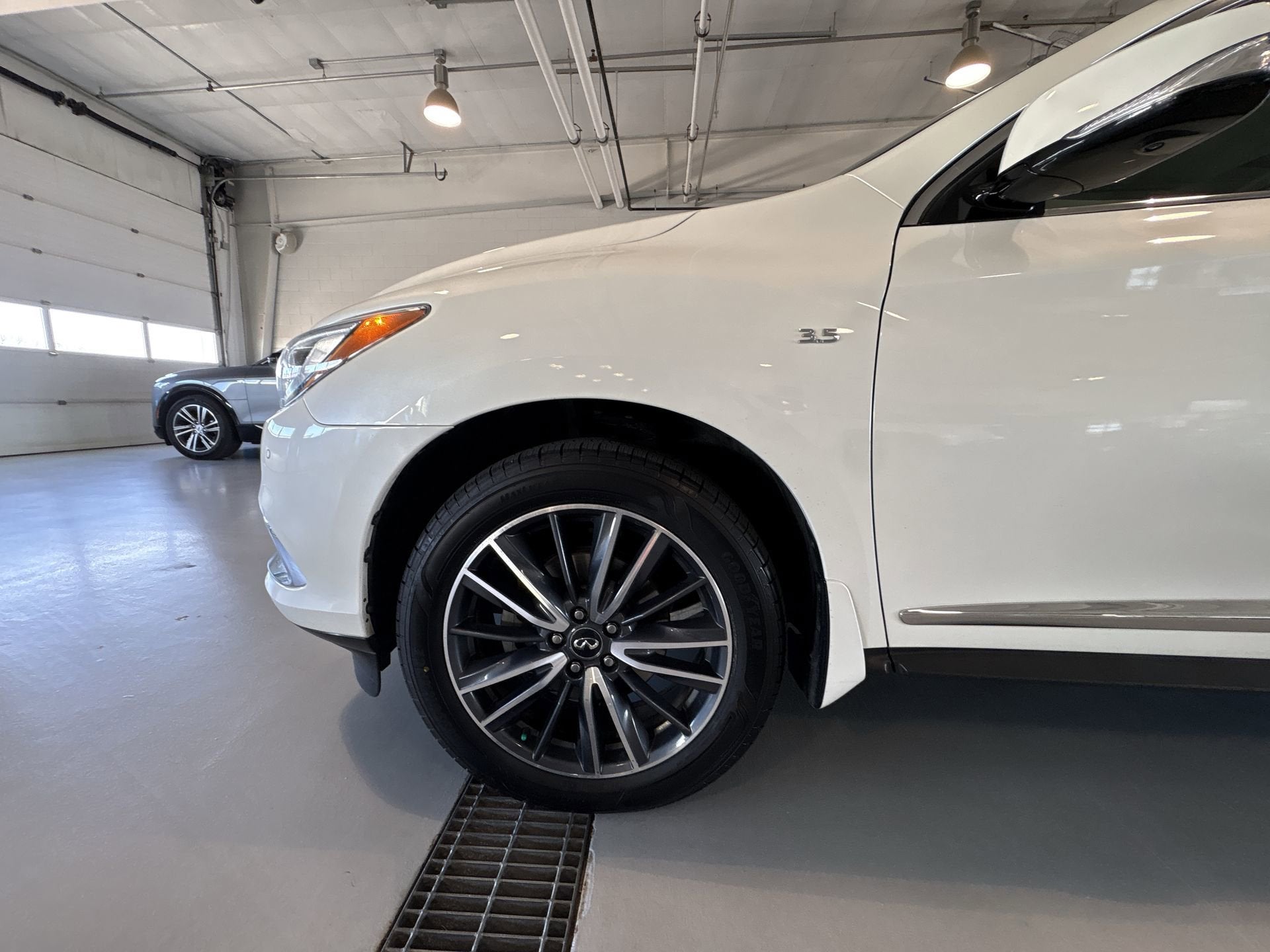 2019 INFINITI QX60 LUXE